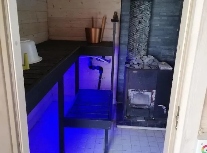 シャレー Saviaugu Majake Polvamaal