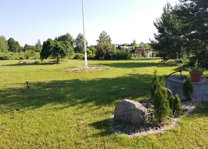 シャレー Saviaugu Majake Polvamaal