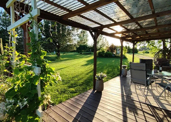 シャレー Saviaugu Majake Polvamaal