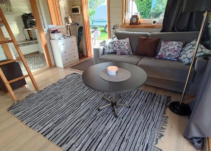 Saviaugu Majake Polvamaal シャレー *